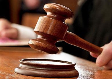 الحكم في اتهام امرأة بقتل زوجها بمساعدة عشيقها