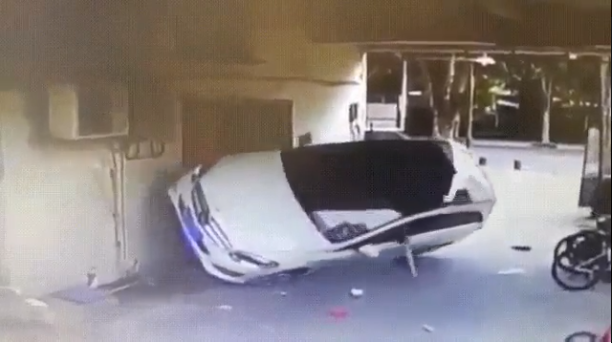 وفجأة كان هناك شيء قاب قوسين أو أدنى! حسنا