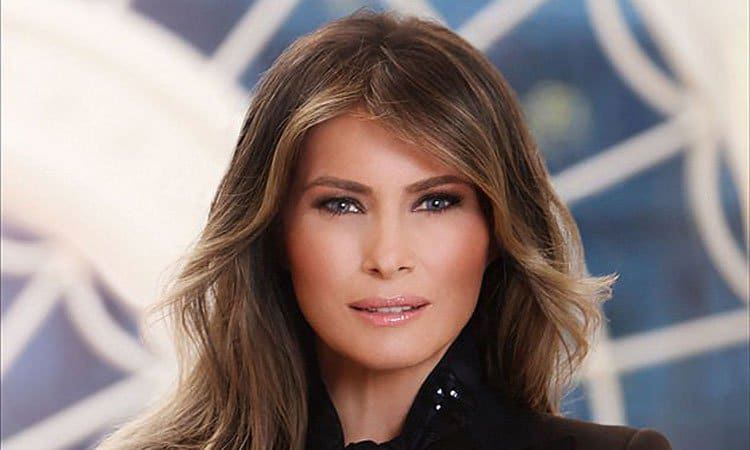 صور.. سيدة أمريكية تصرف 50 ألف دولار لتشبه ميلانيا ترامب