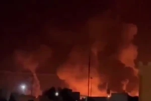 تفاصيل صورة لـ: In the video: the port of Bandar Lengeh in Iran was targeted by a violent Israeli air strike main