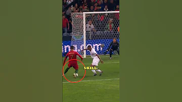 [EN] The Secret to RONALDO Stepovers???????? #shorts #ronaldo