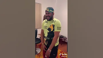 ابو ليله بيهزء ف البنت اللي معاه وهي بترقص ع كلامه ???????? مهرجان الرخيصه كلبه الجنيه