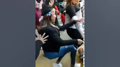 [ZH] 街上最适合女孩的舞蹈，但我不认为她们是女孩，我们告诉过你，这是你的错