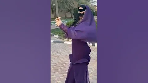 [EN] Saudi women dancing