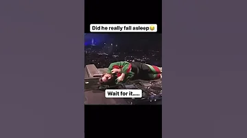 [ZH] 你见过 DJ 在演唱会中途睡觉吗？ ????????????@salvatoreganacci