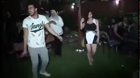 [EN] A dance challenge between a young man and a girl to festival tunes