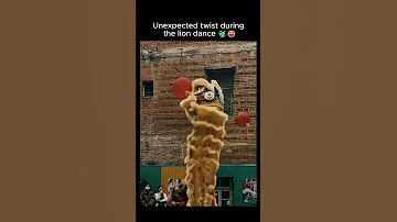 [EN] Unexpected twist during the lion dance ????????