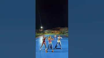 رقصة الفتاة اللاتينية هذه سلسة للغاية ???? #رقص #رائج #شورت