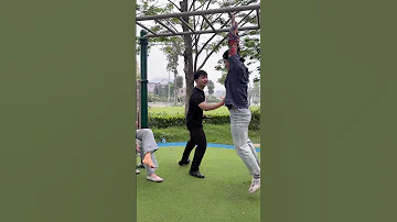 [EN] A lesson for him #silenthee #martialarts #selfdefense #instantkarma #funny #rescueefforts