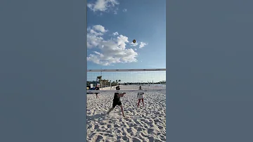 Butterfingers ???????????????? #volleyball #beachvolleyball #haikyuu #sports #metaglasses