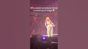 Nicki Minaj’s Wild On-Stage Reaction! ????????