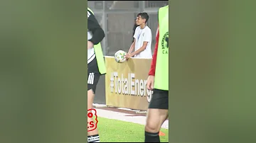 شاهد حصريا تفاعل لاعبي دكة بدلاء الأهلي مع هدف فريقهم