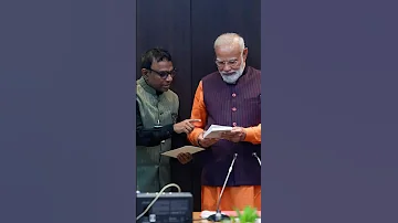[EN] When Thiru Ramesh Vinayakam sings… A soulful moment with PM Modi! Check out