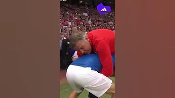 [ZH] 尼尔·霍兰 (Niall Horan) 和大山姆 (Big Sam) 摔跤 ????