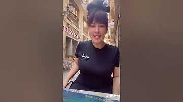 [EN] You won't believe what this girl is doing