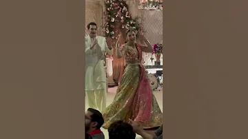 [HI] Urwa hocane dance at her sister wedding #urwahocane #mawrahocane