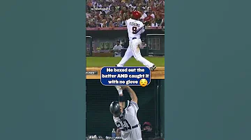 He caught the ball BARE HANDED ????