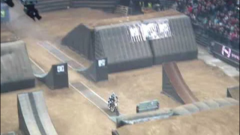 [ZH] FMX 角斗士运动会 2009 布拉格 - 第 10 部分 - Chuck Carothers Harley Davidson Backflip