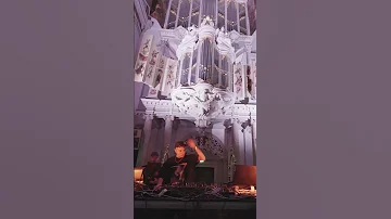 [ZH] 谁想在教堂里狂欢？ ⛪
