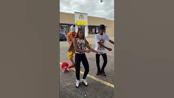 [EN] Walk like Ronald ????