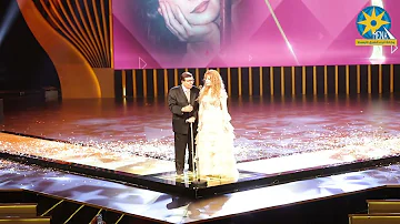 [ZH] 美丽的艺术二人组 Nelly 和 Samir Sabry 在开罗电影节开幕式的舞台上表演的喜剧插曲