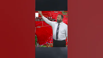 [EN] Meteorologist stays on the air during approaching tornado
