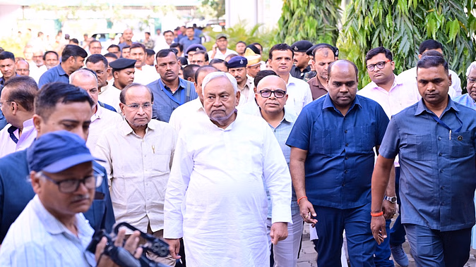 Suddenly CM Nitish reached the office of the JDU, which happened for 15 minutes, has tightened political movement in Bihar