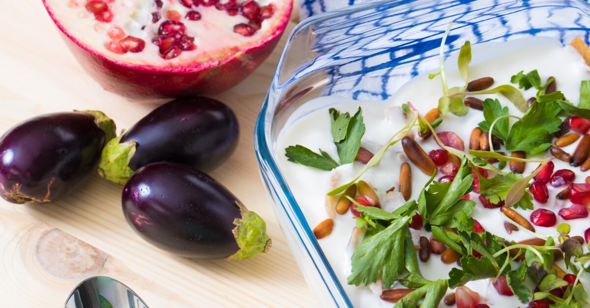 A ginger girl in pomegranate melasic – web medicine