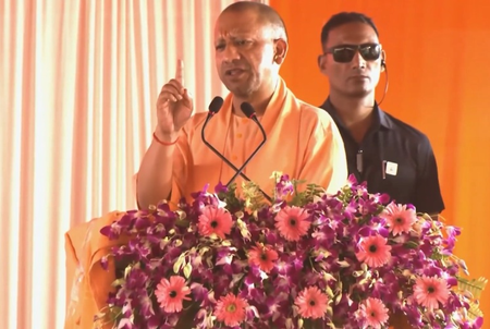 The anger of CM Yogi broke out, said, “Is the SP leader’s statement or pack spokesman …”