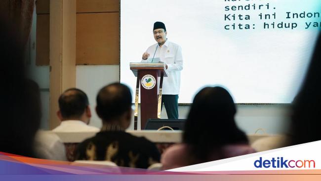 Social Minister Gus Ipul has read poetry about tolerance and fraternity