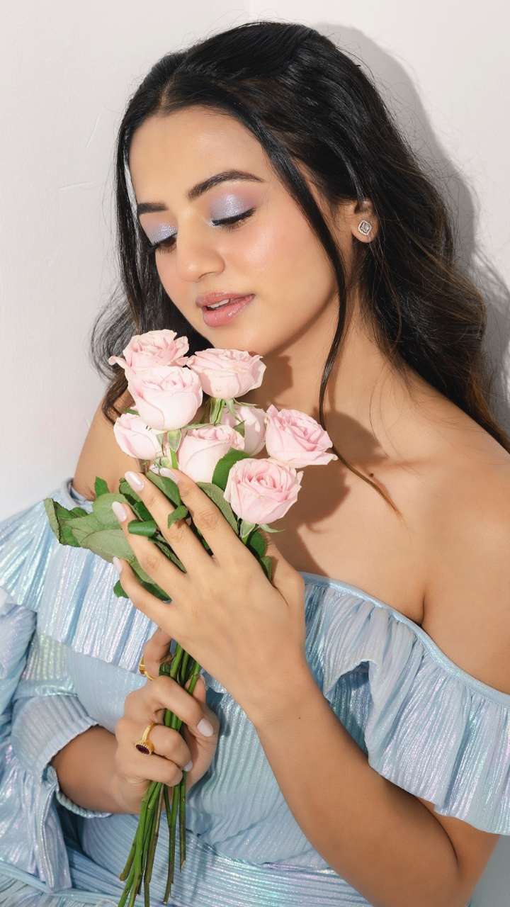 Helly’s make -up looks trai, will take princess