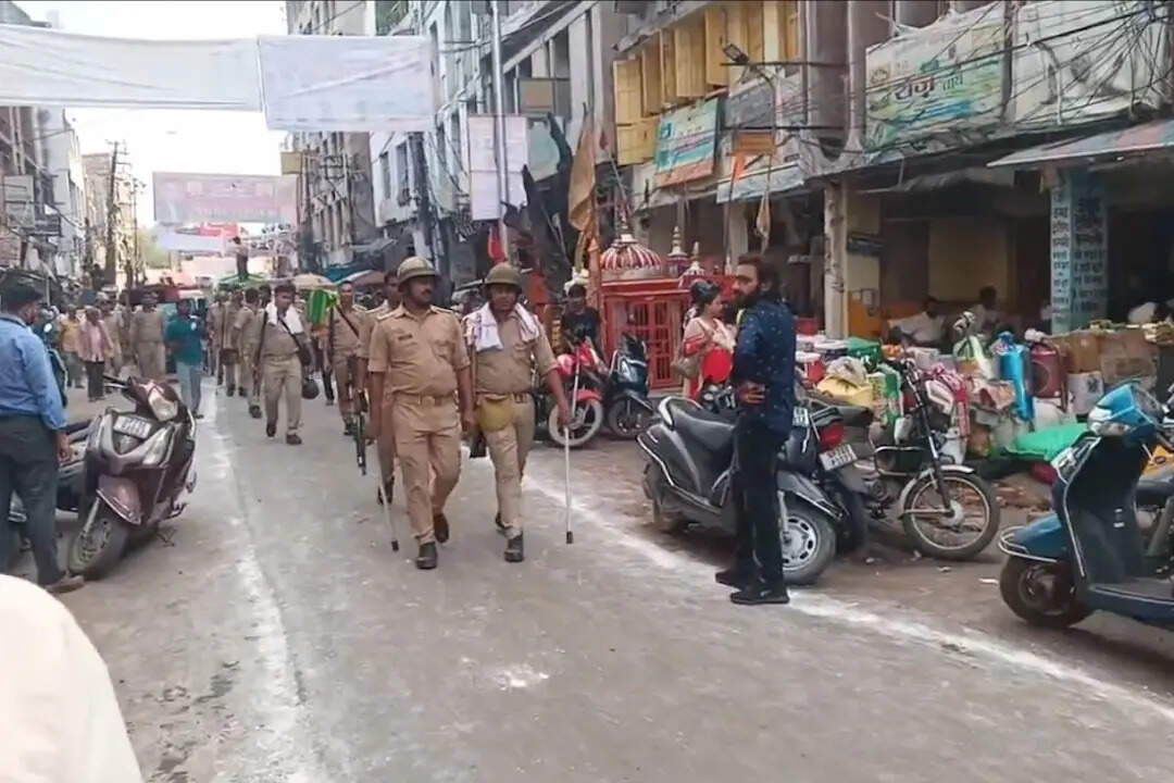 Controversy over speakers during Jagannath Rath Yatra in Kanpur, conflict between Mahant and the police