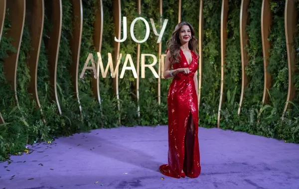 10 أسرار تكشف سبب ارتداء نانسي عجرم الإطلالات الميتاليكية