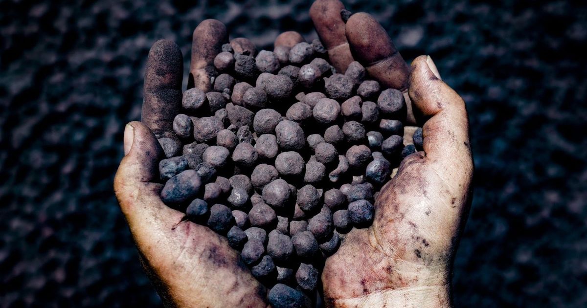 The price of iron is over $ 100 per tonne for the first time since May