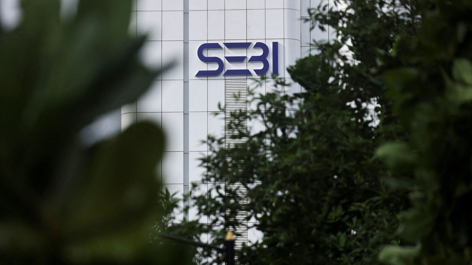 Sebi suggests cutting retail quota into large IPOs to 25% to increase the stability of the listing | Einsmark news