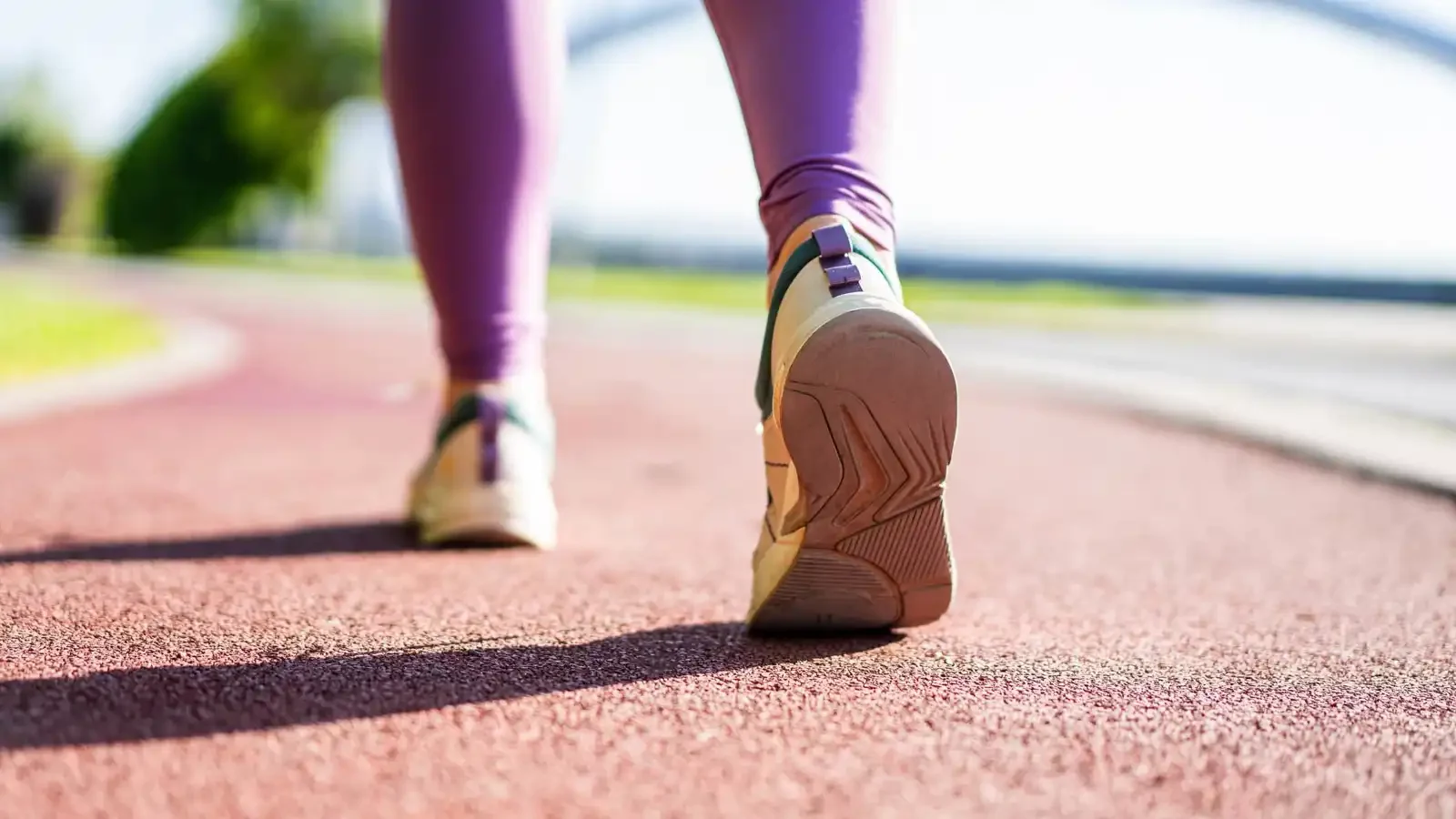 المشي لوحده لن يكفي.. طرق سهلة لتعزيز لياقتك البدنية