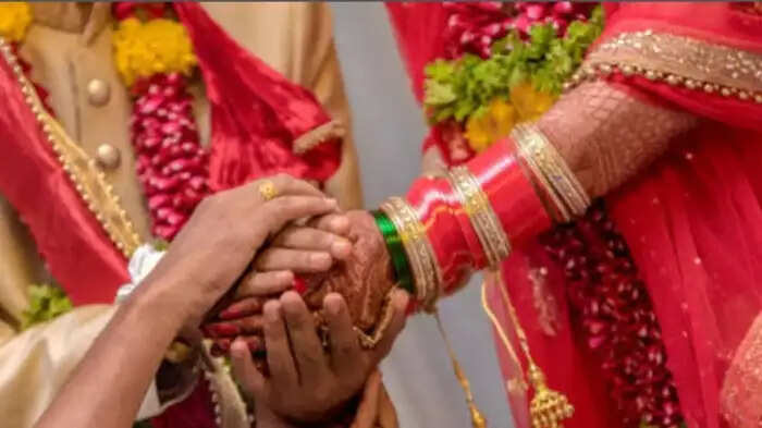 At the occasion of Mahashivaratri, the love story took unpredictable turn in the Shiva Temple, Panchayat found a solution in marriage