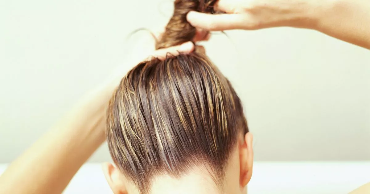 Banish Green Tones from Chlorine on Blonde Hair Using Kitchen Item – ryan