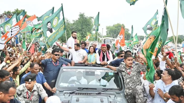 Akhilesh met Lalu Yadav, said it about Tejashwi; RJD Supremo has offered special sweets – Akhilesh Yadav with Lalu Yadav said Tejaswi is the best cm face from Mahagathbandhan