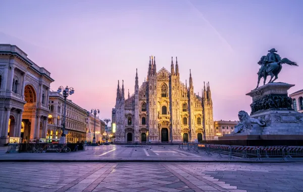 هل تخططين لرحلة إلى ميلانو، مدينة الأناقة والفن والتاريخ.. إليكِ كل ما تحتاجينه لاستكشاف معالم…