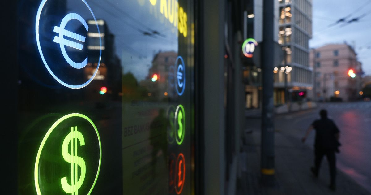 The dollar is under pressure due to Saddam Trump with the federal and the anticipation to reduce interest