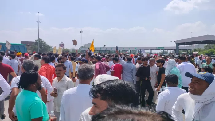 People of Yaduvanshi Samaj have the Panchayat, Delhi -Jaipur Highway against the Film ‘120 Bahadur’ -NCR Gurgaon -Protes at 120 Bahadur Film Question name change –