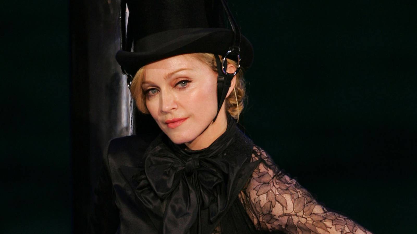 a-night-of-shocking-revelations-and-unororgettable-efficiency