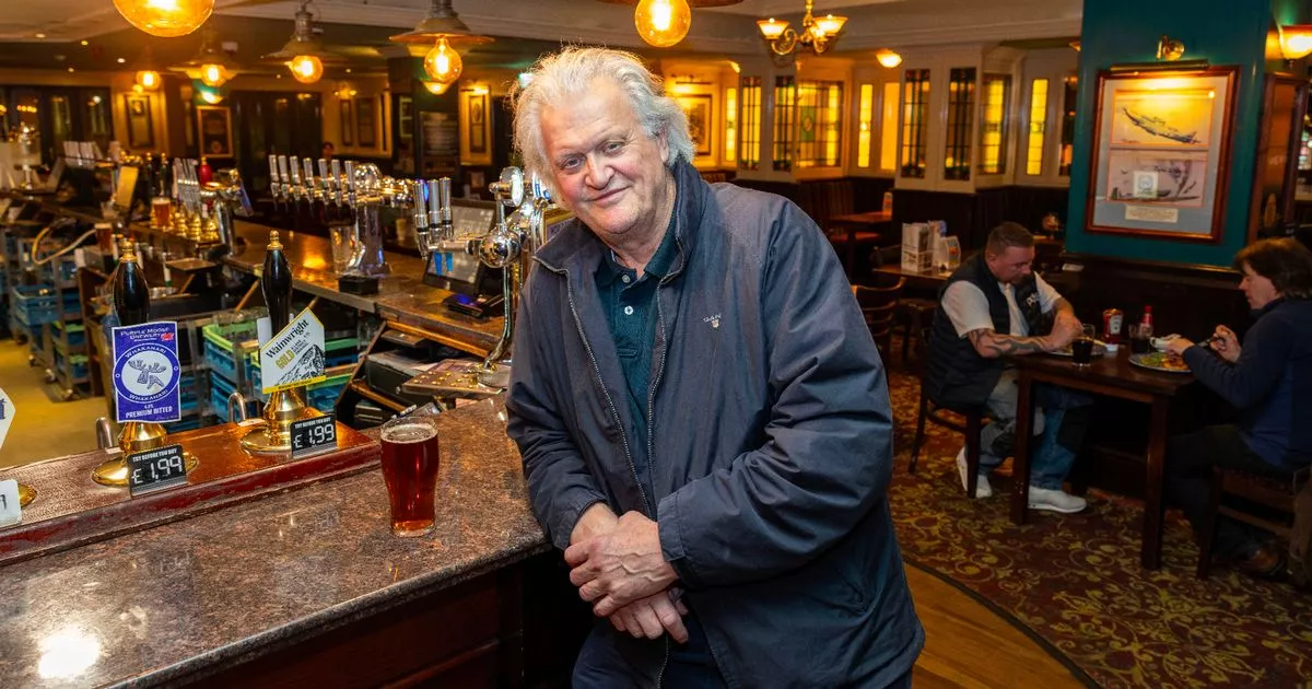 wethersspoon-boss-brings-standard-meal-after-from-customer