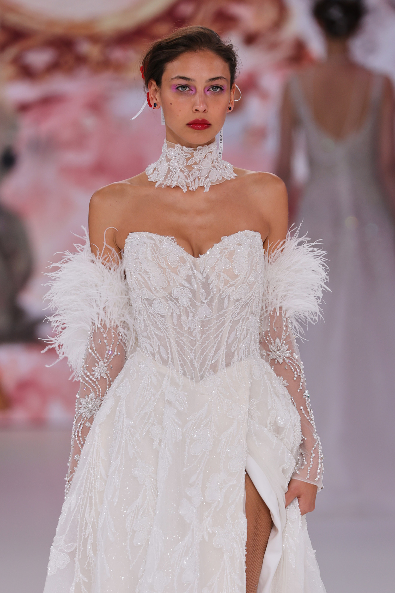 من البوف الملكي إلى الأزهار الحالمة.. أكمام فساتين الزفاف في 2026 تتحوّل إلى لوحة فنية بين…