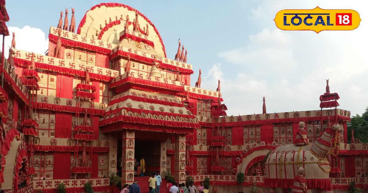 It is the five most expensive and Dhansu pandals of Purnia, the crowds people remain, all the locations know