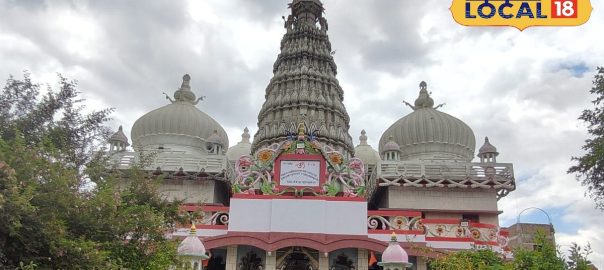 Thinking of traveling on a low budget? Naulakha temple of Begusarai will give a good start to the year!