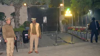 Income tax survey: 25 officers and employees checking the documents, Income tax department probe on AP Jewelers continues – Income tax department probe on AP jewelers continues, agitated markets closed amid protests and sloganeering