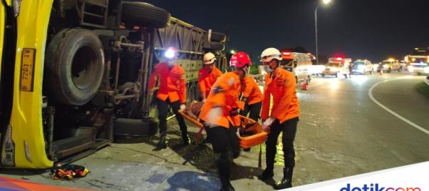 Bus accident on Krapyak toll road kills 15 passengers departing from Jatiasih