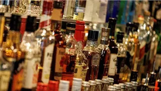 Counterfeit liquor factory in Patna manufactures counterfeit liquor from failed brand companies, spirits and hazardous chemicals recovered during police raid